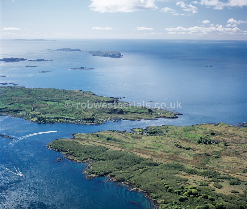 A00742B Seil and Luing Islands in 2019 - West and south coastlines