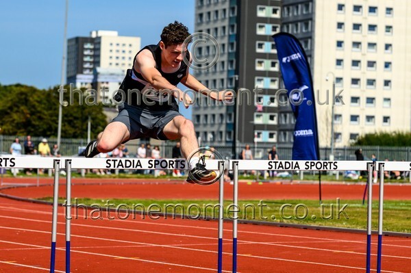 Age25SAT-916307 - Track Male