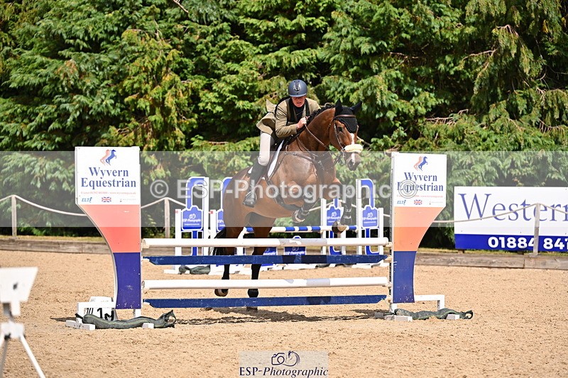 250802A-150348-06145 - F-278-Stacey.Blunn-MEADOWMARSH.DANCING.MILLIE