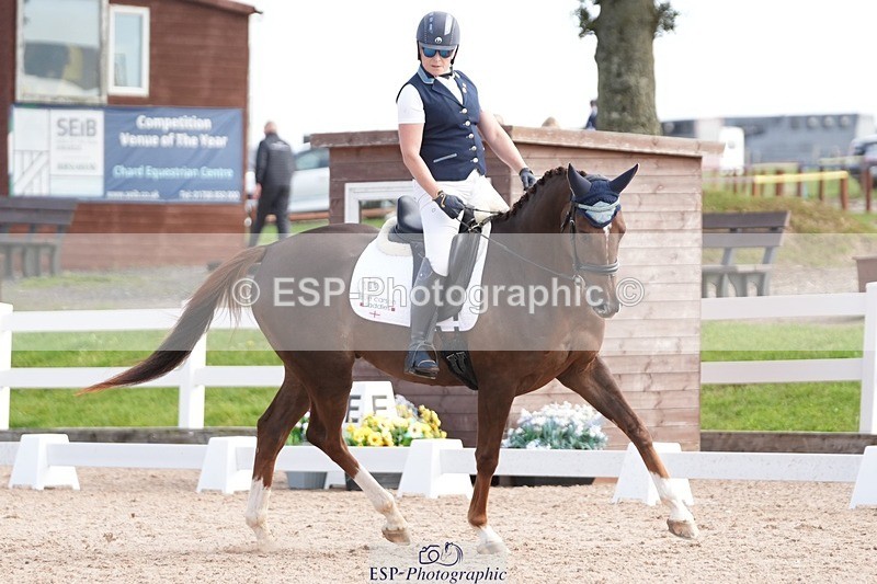 250906-104248-01540 - 006-Verity.PerryVogue