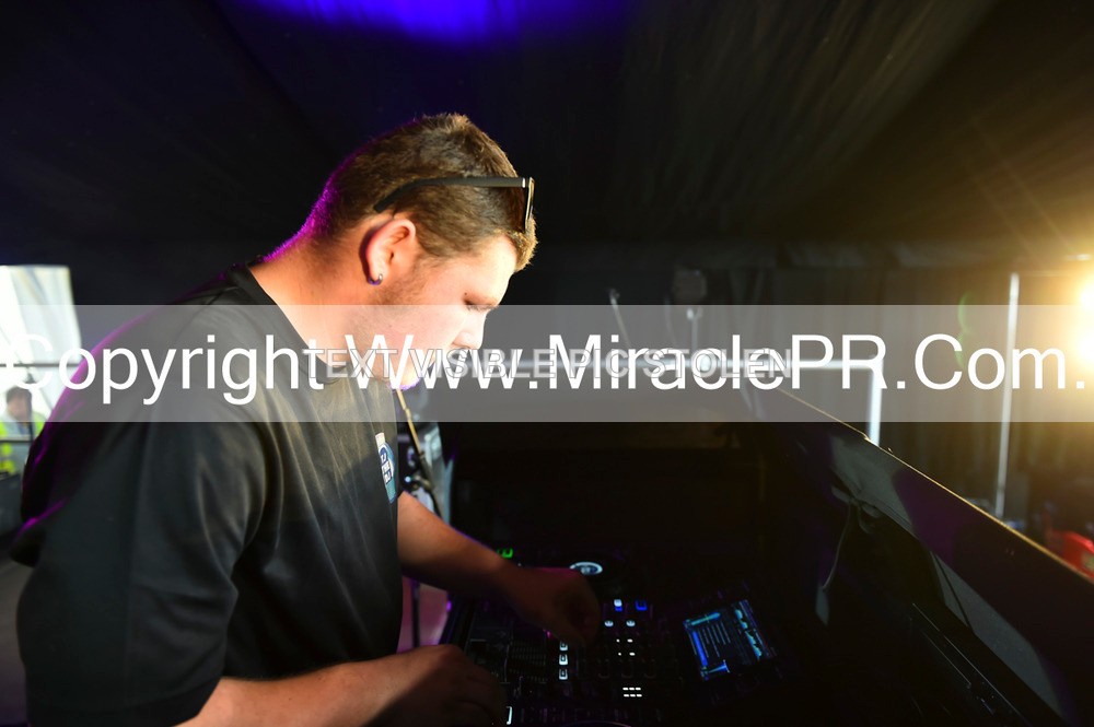 SH4_9949 - Tj the DJ
