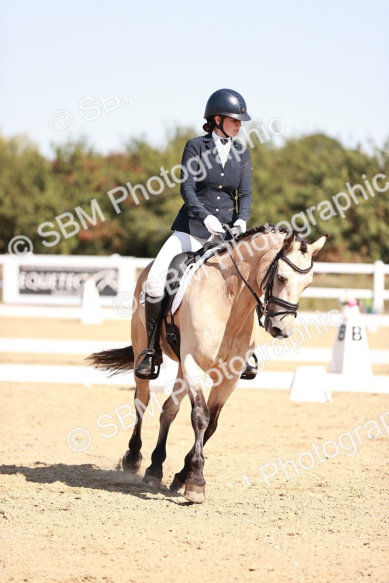 SBM_004616 - Class 12 - Novice 5 - 10.31-11.41