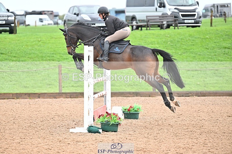 251003-135119-01219 - Cls 3 Foxhunter and 1.20m
