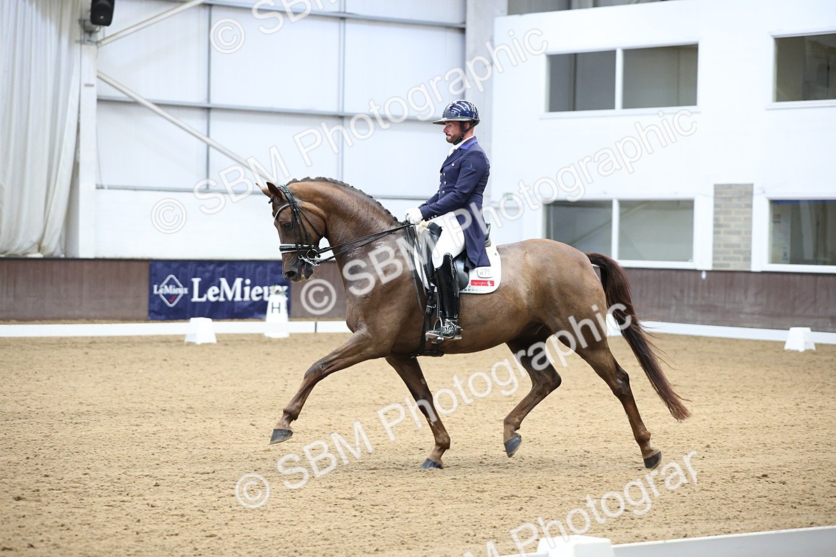 SBM_004828 - Class 9 - FEI Inter 1 Gold - 16.59-17.47