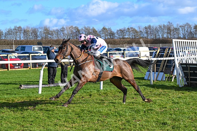 120224-Race 1-Pickanumber-0806 - Race 1