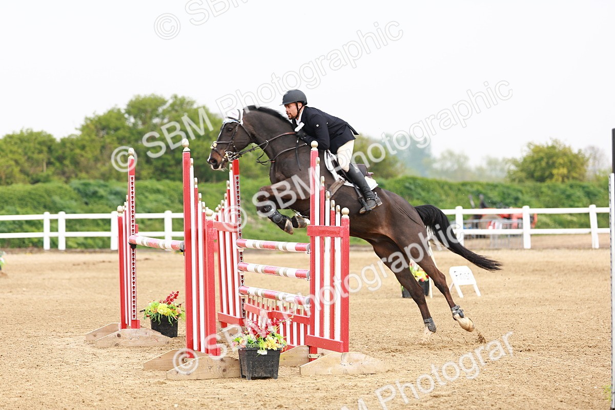  - Class 19 - Senior Foxhunter - 1.20m