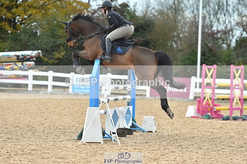 231111A-121942-01804 - Cls 12 Newcomers & 1.10m Open