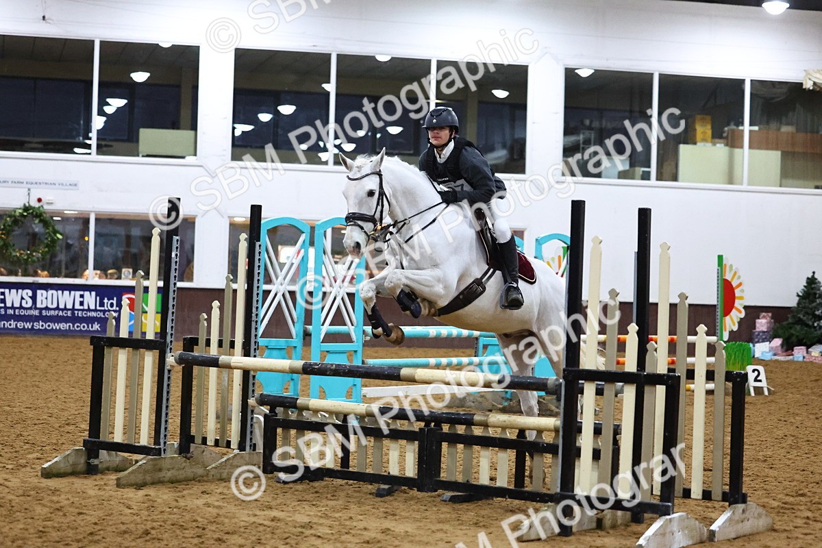 SBM_002863 - Class 6 - Holly & Ivy Stakes - 90cm