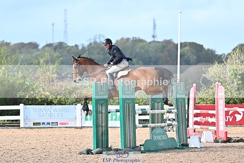 261014-130110-00541 - Cls  05 Snr Newcomers & 1.10m Open