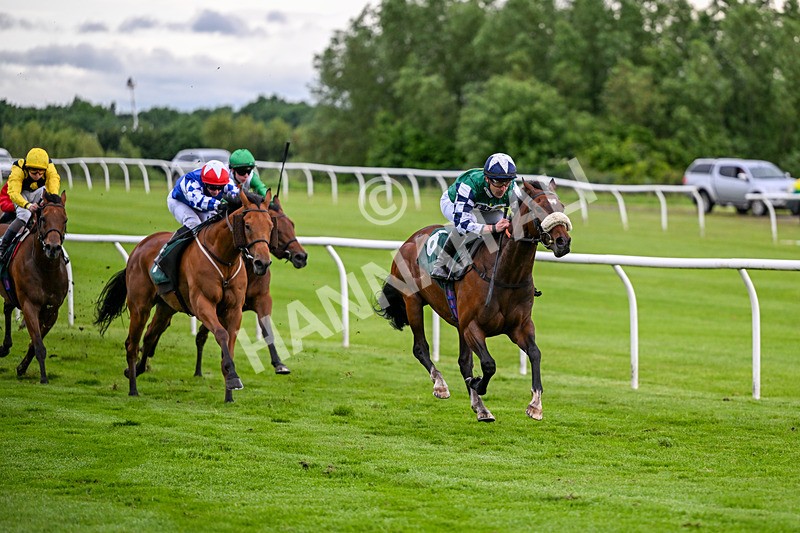 110626-Race 4-Winchurch-4880 - Race 4 19.52pm Download The Raceday Ready App Handicap