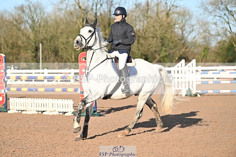 231210A-131131-02511 - Cls 20 Newcomers & 1.10m Open