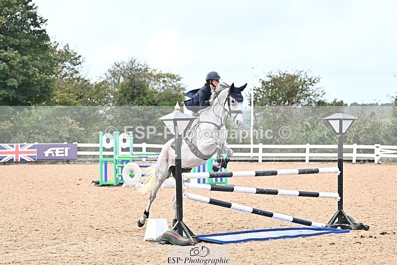 261014-124851-00495 - Cls  05 Snr Newcomers & 1.10m Open