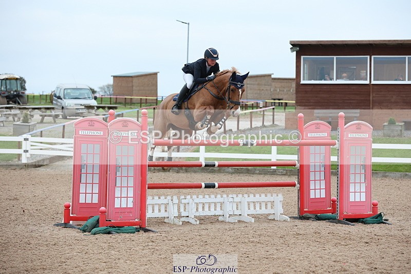 241101A-155809-03153 - FRI Cls 8 National 1.30m