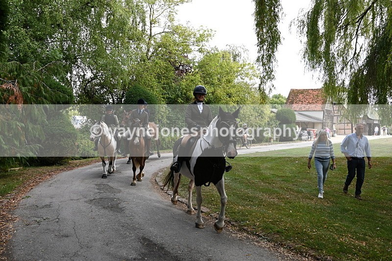 WJ6_4041 - Berks & Bucks - The Old farmhouse - Hound Exercise 20-08-25