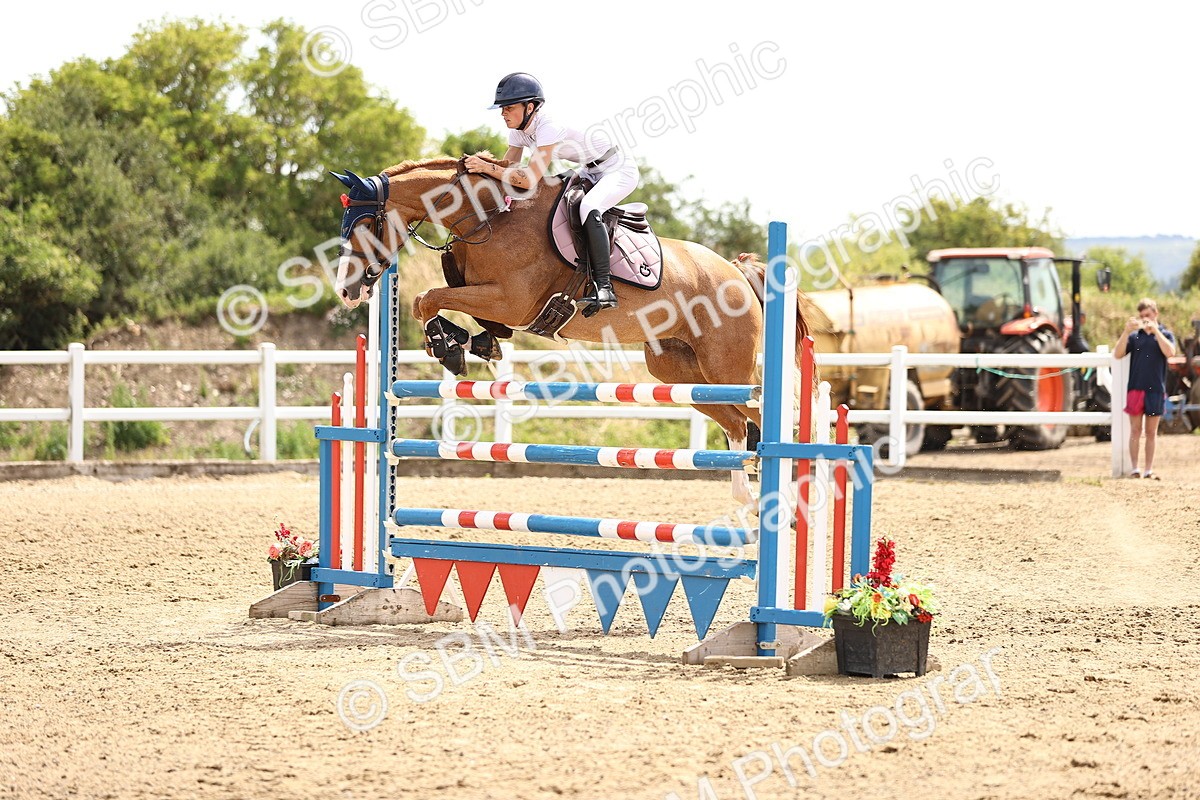 SBM_000563 - Class 15 - Redpost Equestian Senior Foxhunter - 1.20m