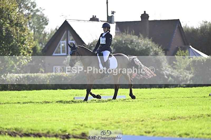 241025-115839-06975 - 373-Isabelle.Thwaite-BEACH.LADY
