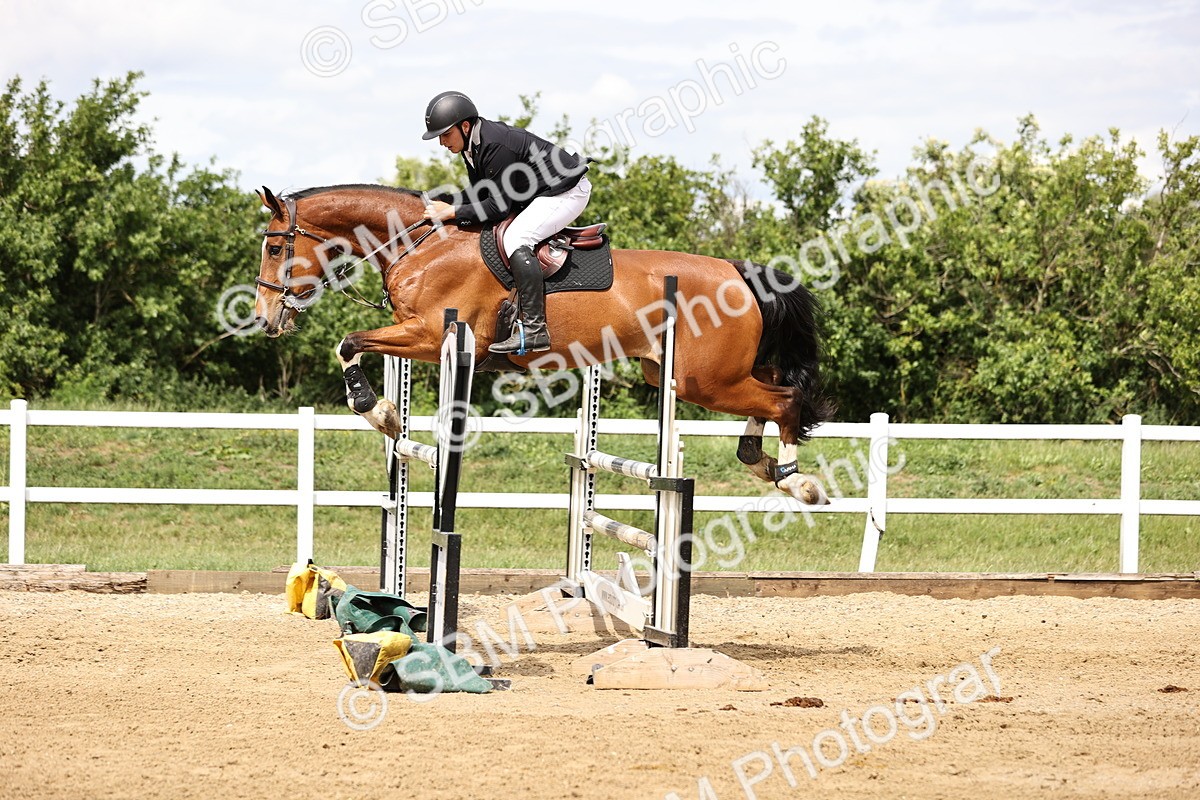 SBM_003431 - Class 11 - Senior Newcomers - 1.10m