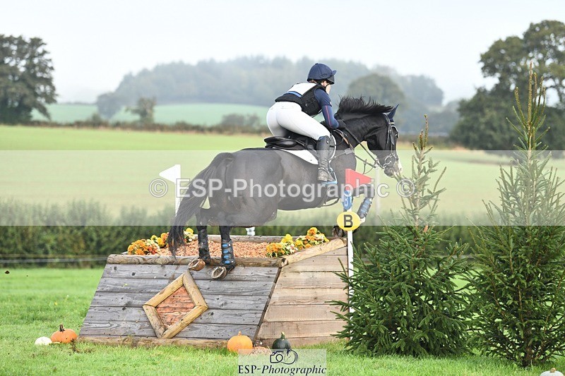 231020-100924-05870 - 004-CARTOON.HERO-Sophie.Wildern-XC