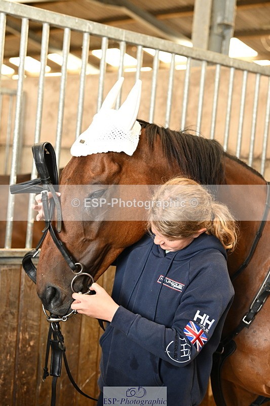 240809A-090342-00049 - Stable Shots