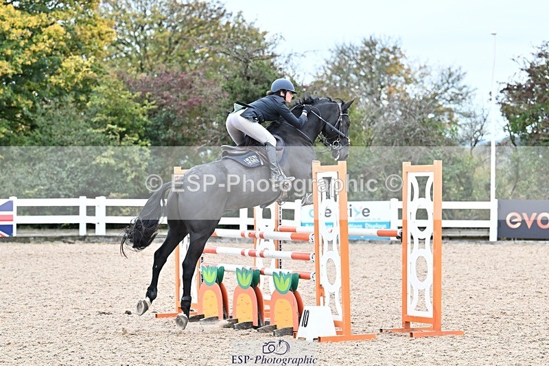 251015-130923-00501 - Cls 4 Newcomers and 1.10m Open