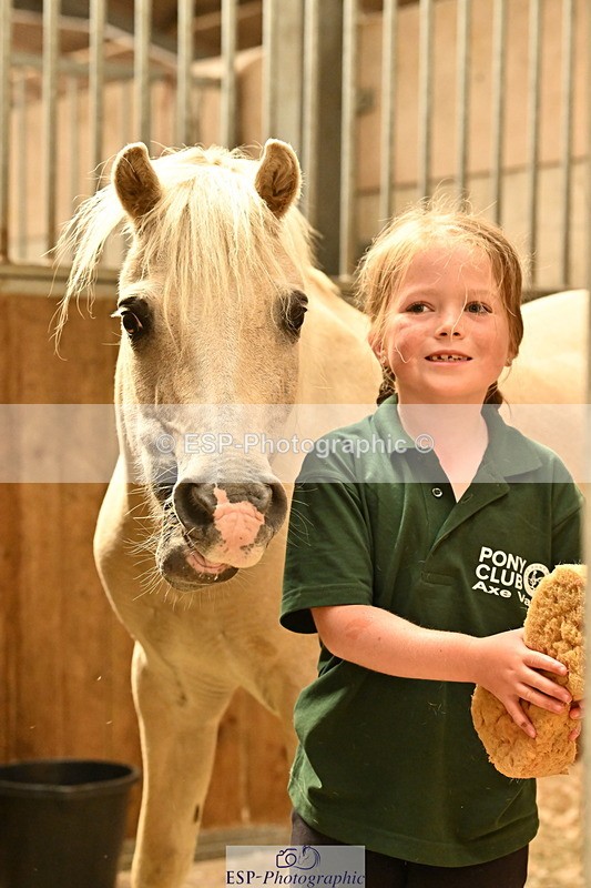 250821B-125731-00460 - Stable Shots and Group Photo