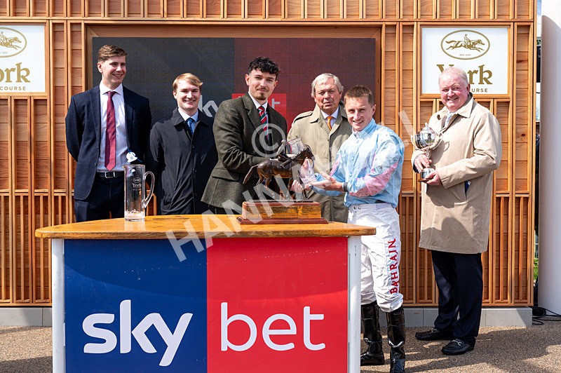 130526-Race 2-Klassleader-9888 - Race 2 2.20pm Sky Bet Race To The Ebor Jorvik Handicap