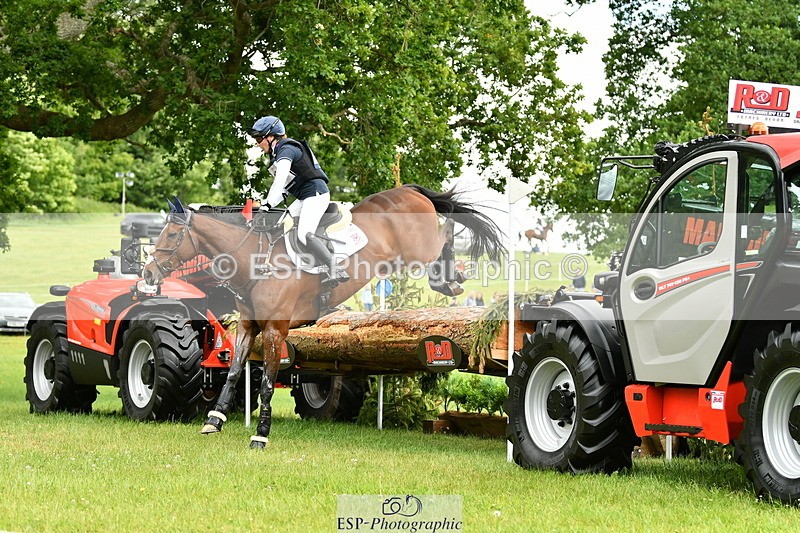 250525A-133128-16779 - D-451-Laura.Collett-DRUMGIVEN.MR.CHARISMA