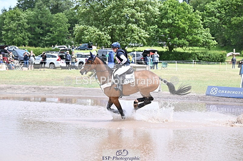 250525A-142733-16480 - D-468-Laura.Collett-LONDON.52