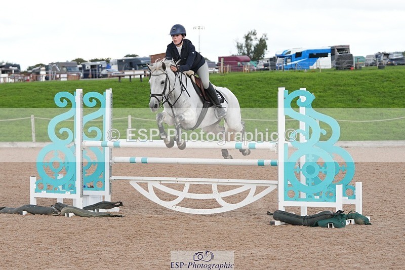 250921-122541-02918 - Cls 9 Pony Foxhunter and 1.10m