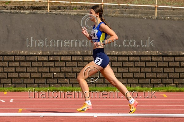 Age26 SAT-916123 - Track Female Set One
