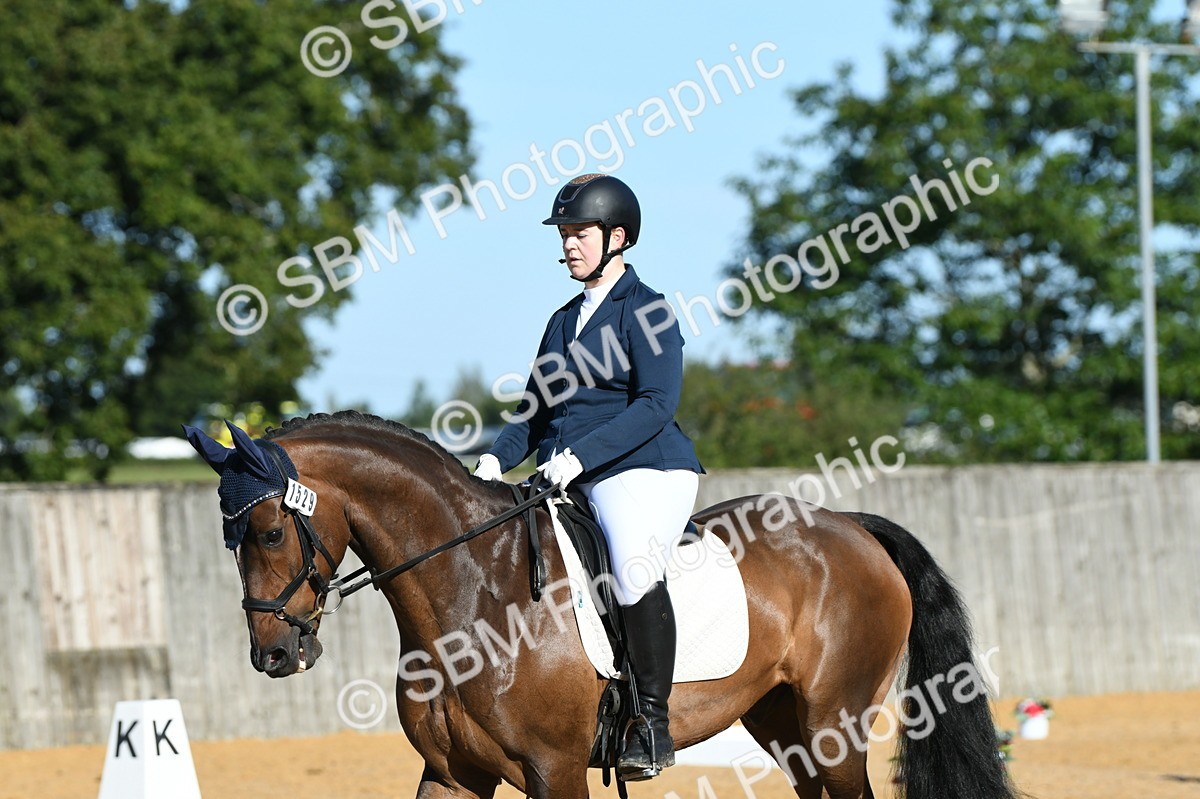 SBM_16147 - D4 - Small Tour Championship - Intro B