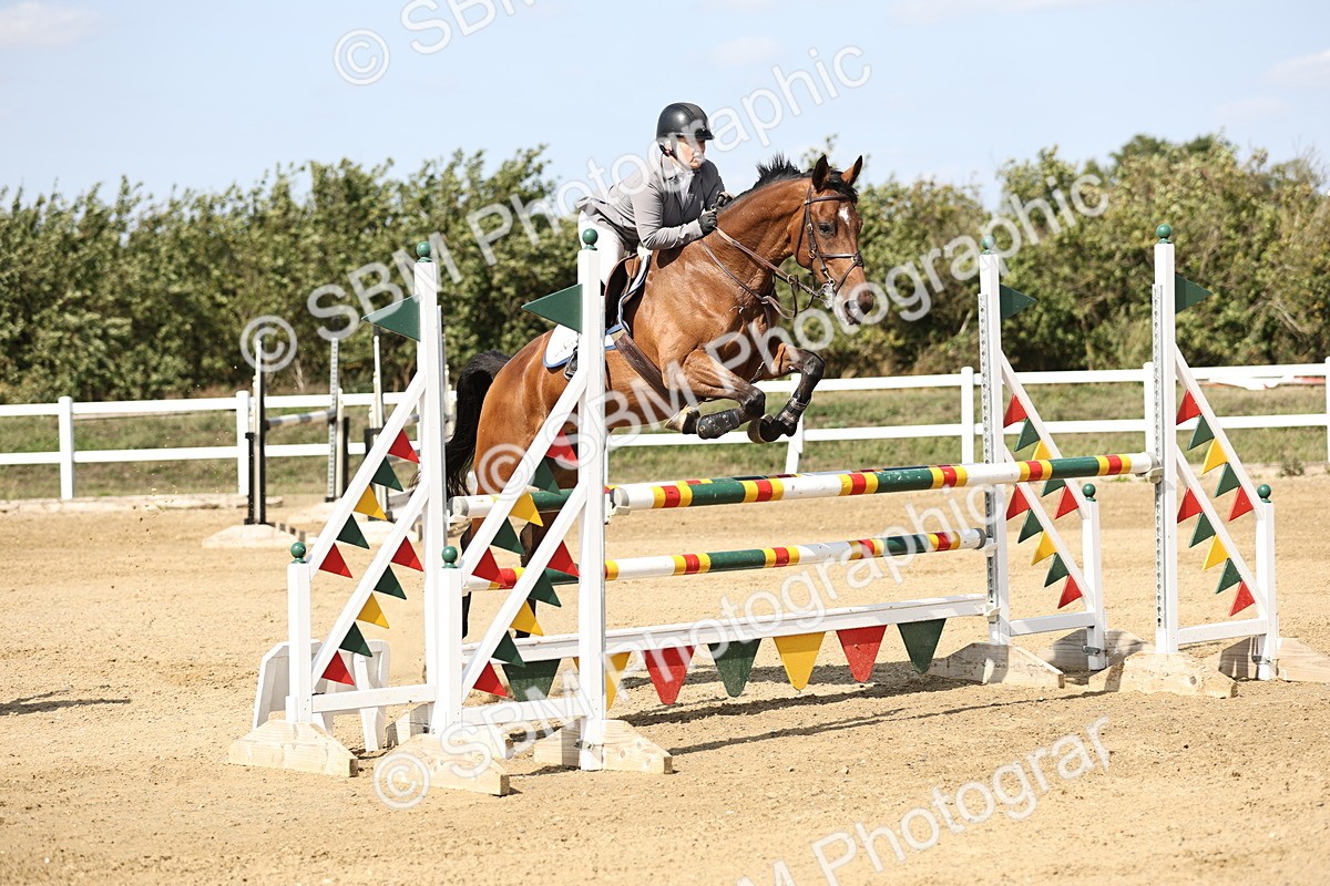 SBM_005104 - Class 6 = Senior Newcomers - 1.10m Open