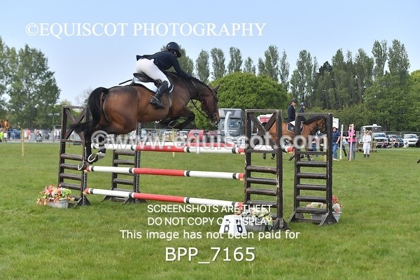 BPP_7165 - CLASS 3 Andrew Hamilton Coach, RHS Foxhunter Championship Qualifier