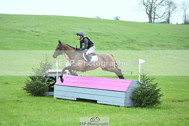 250418-123852-02800 - 025-Oliver.Thompson-HOLD.ME.TIGHT