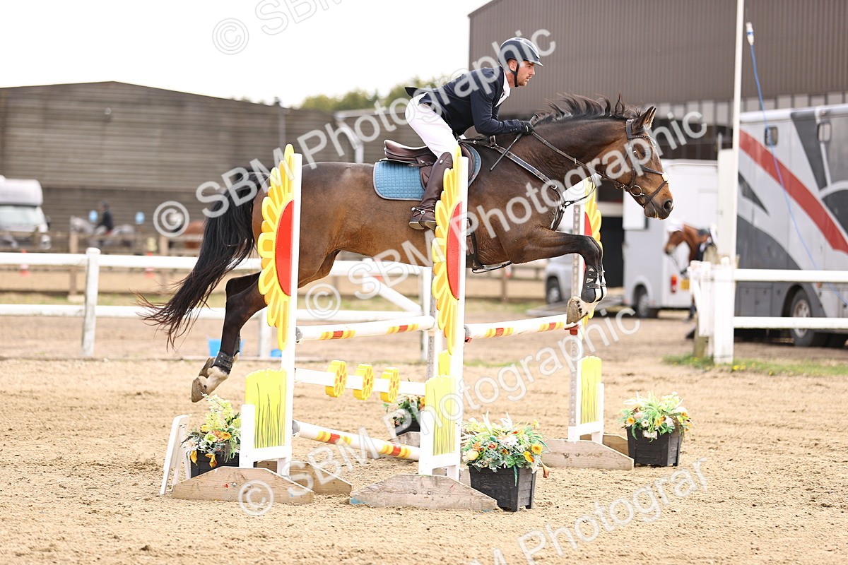 SBM_002424 - Class 11 - Senior newcomers - 1.10m