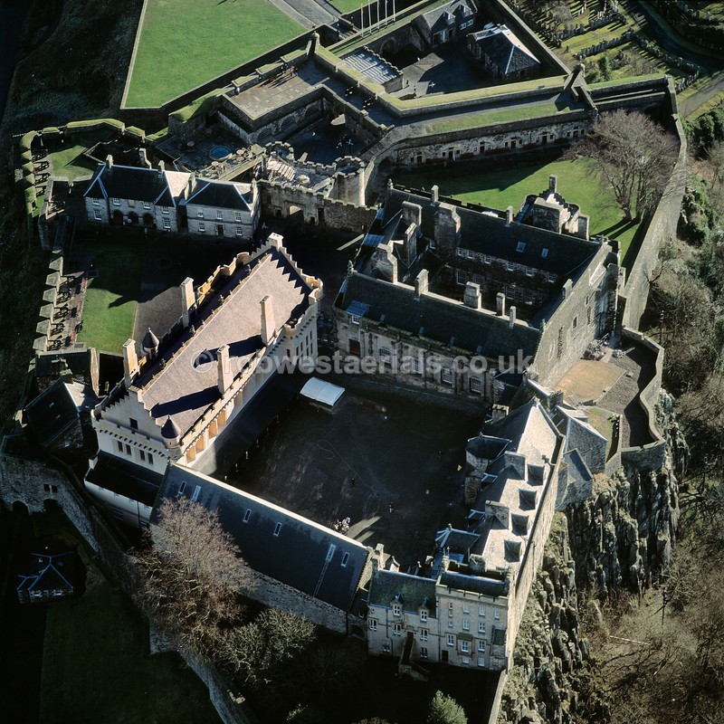 aerial pictures of Scottish monuments tourist attractions Royal castles of Scotland