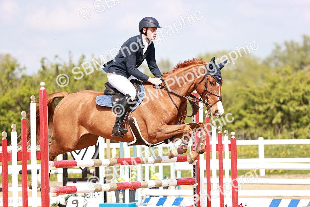  - Class 26 - Senior Foxhunter - 1.20m