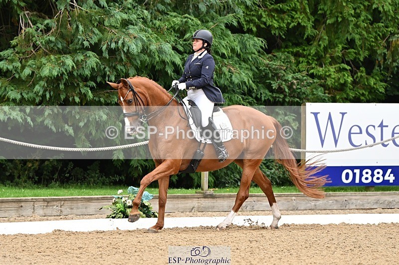 240811-103114-04761 - 156-Stacey.Escrig-Joie.De.Vivre