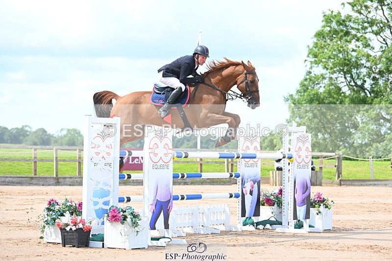 230721A-104405-05422 - Cls 6, 2 Star Medium 1.35m