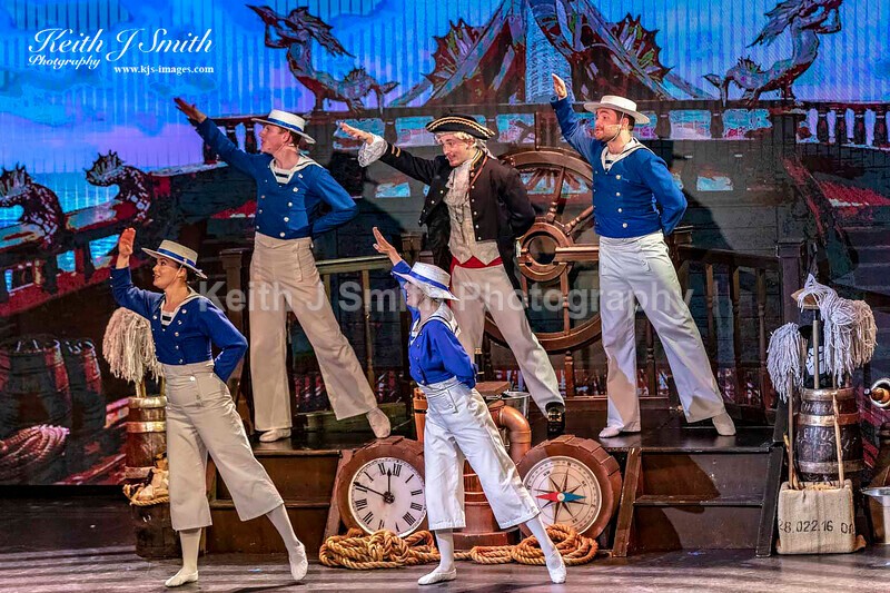 7KJS0920 - Ambition show team