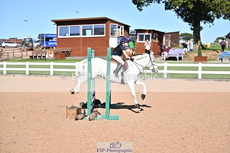 260915-162828-00022 - Clear Round and 60cm