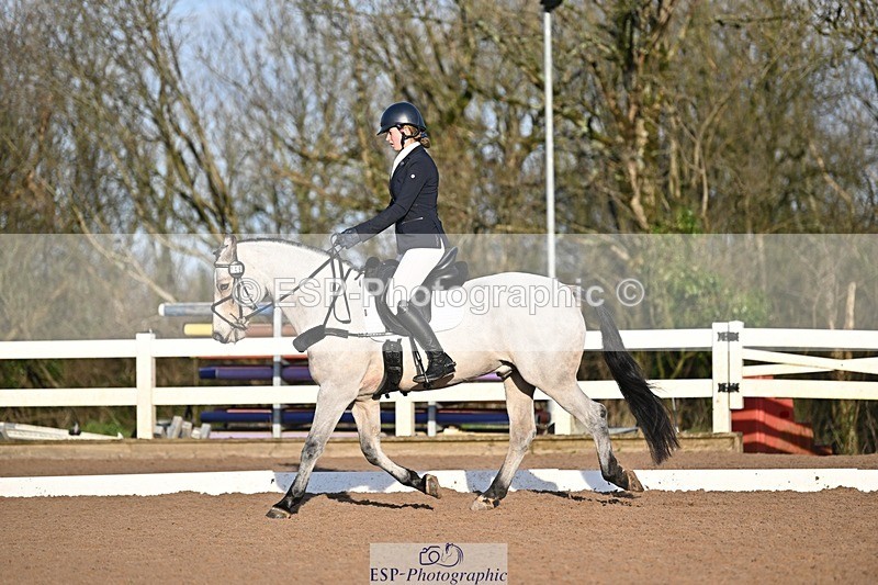 241214-103847-01186 - 146-CHLOE.DUNN-Towerhill.Shamie