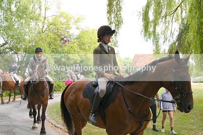 WJ6_4003 - Berks & Bucks - The Old farmhouse - Hound Exercise 20-08-25