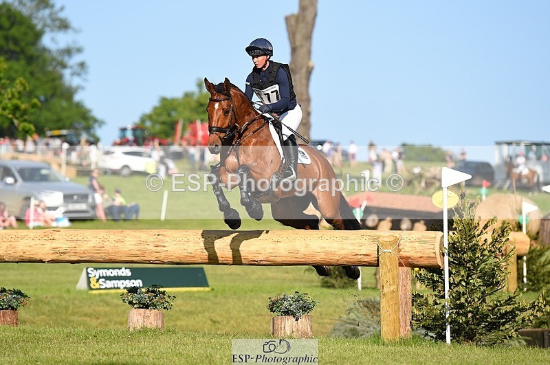 230527-181828-13790 - 177-ARGENTINO_BK-Dani_Evans-XC