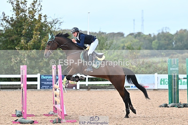 261014-124239-00458 - Cls  05 Snr Newcomers & 1.10m Open