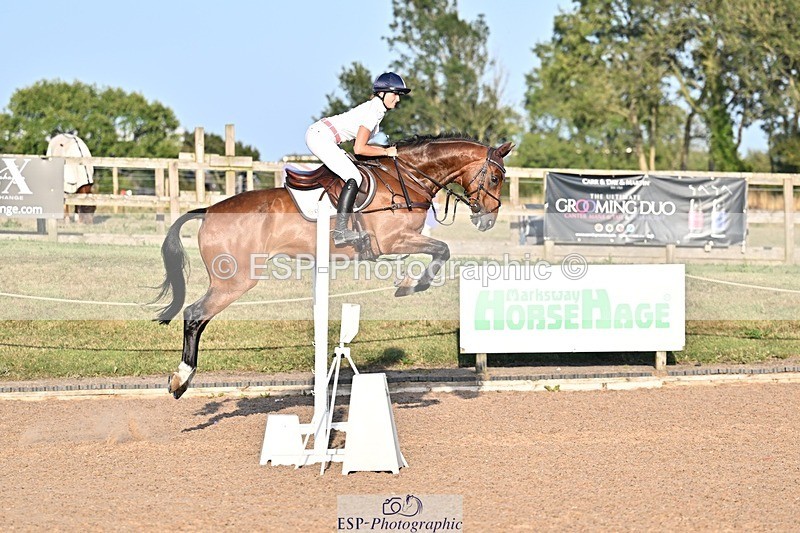 250812-190323-00526 - 1m and 1.10m