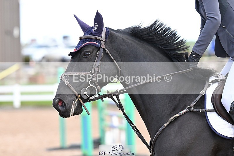 251022-124809-00429 - Cls 4 Snr Newcomers 1.10m