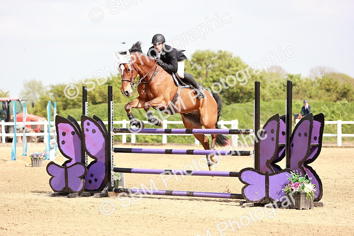  - Class 26 - Senior Foxhunter - 1.20m
