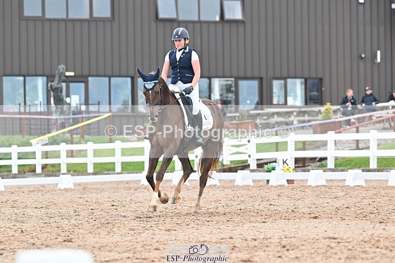 250907-135018-08596 - 006-Verity.PerryVogue