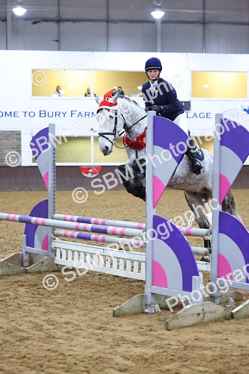 SBM_002791 - Class 6 - Holly & Ivy Stakes - 90cm